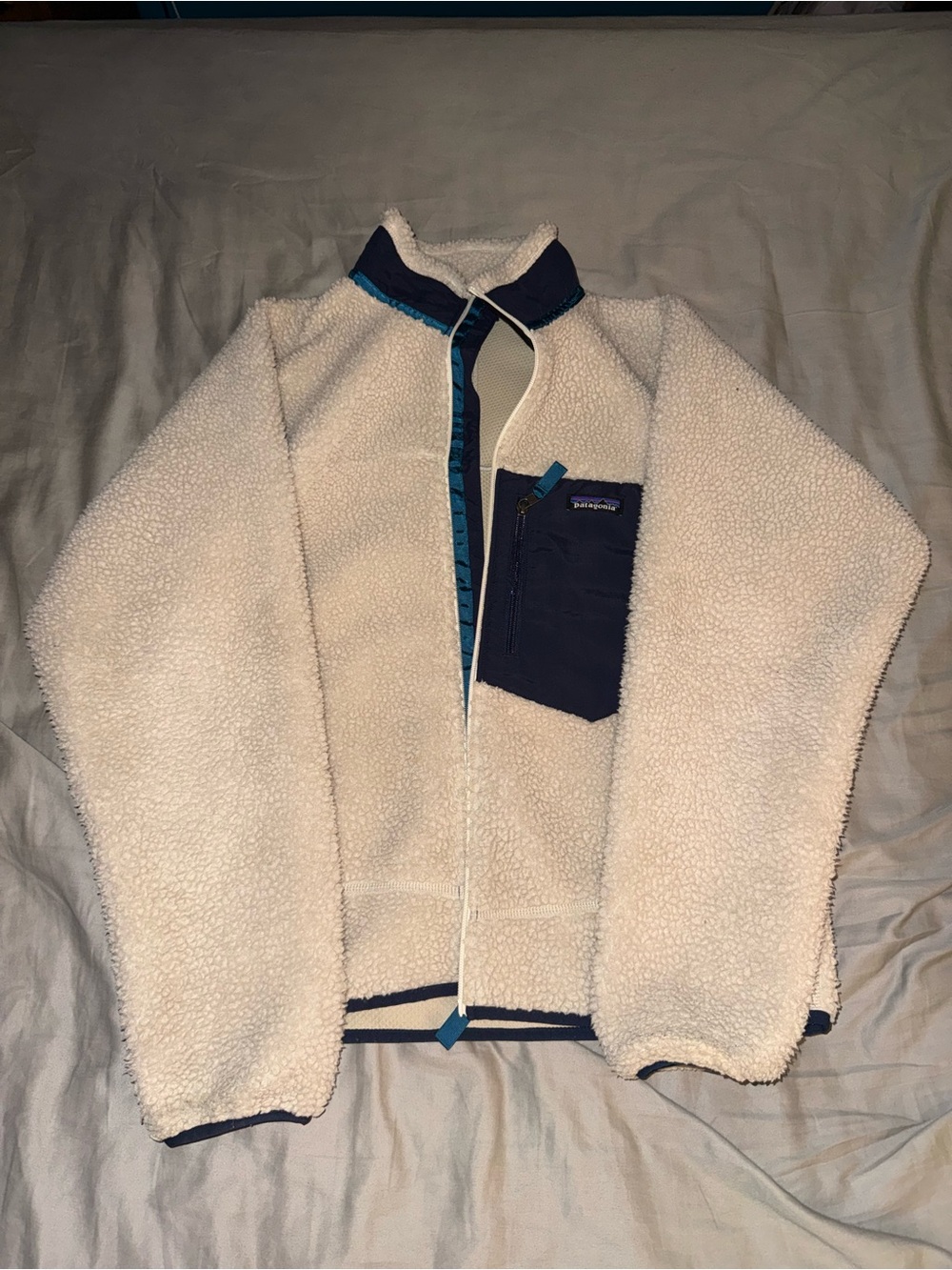 Patagonia Cream Sherpa Fleece Windbreaker Mens Size Medium with Navy Pocket